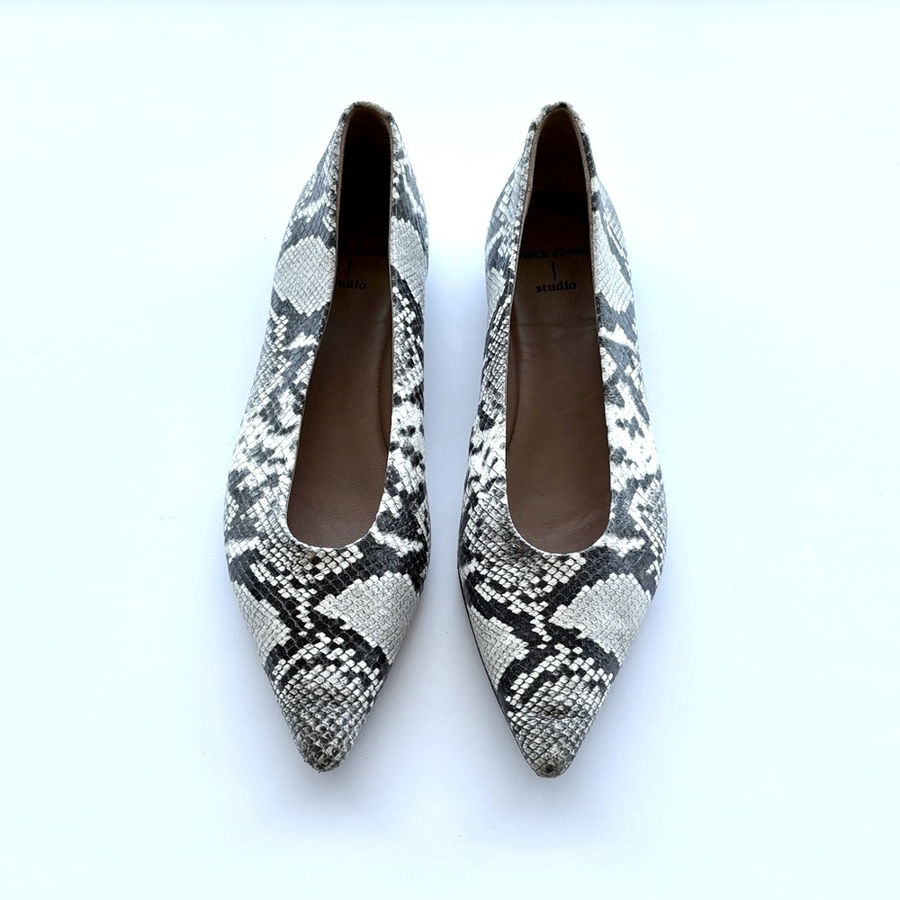 Women's Pointed Snake-Print Flats in Black & White